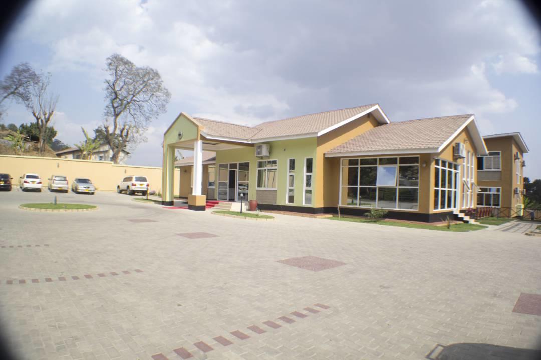 Hotel Desderia Мбея Екстериор снимка