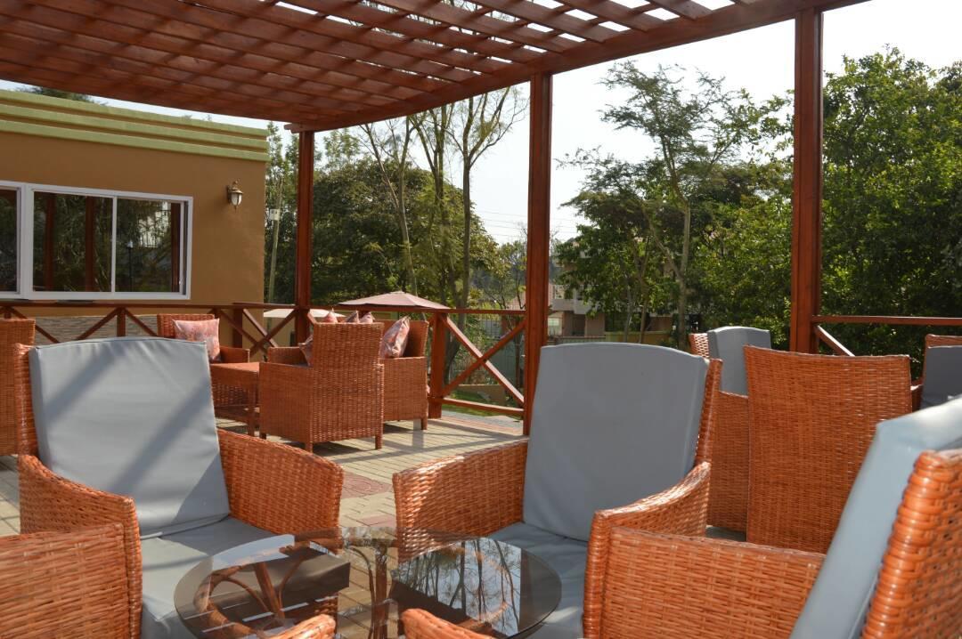 Hotel Desderia Мбея Екстериор снимка