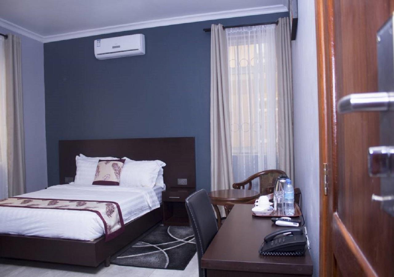 Hotel Desderia Мбея Екстериор снимка